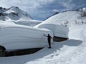 17 Neve accumulata sulla baita Neel